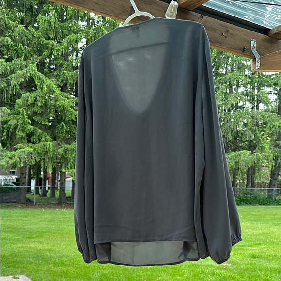 NWOT Cato Gray Blouse with Elegant Ruffle Design Women’s 26/28 - Picture 6 of 13